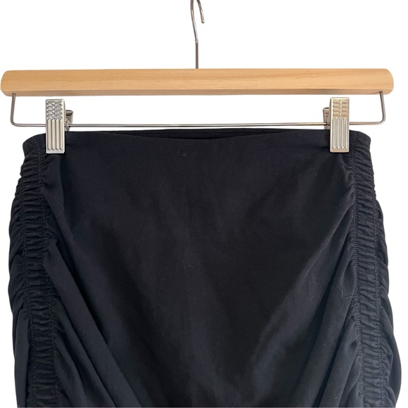 TNA Aritzia Malibu ruched side mini skirt in black size M excellent condition - Picture 7 of 11
